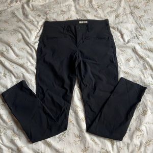 Dkny basic black skinny pant size 4 in good condition